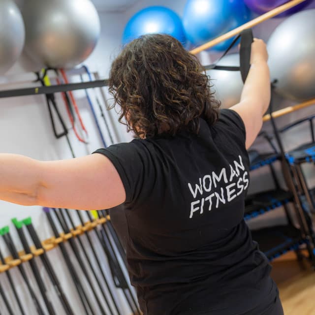 Contacta con el gimnasio femenino Woman Fitness